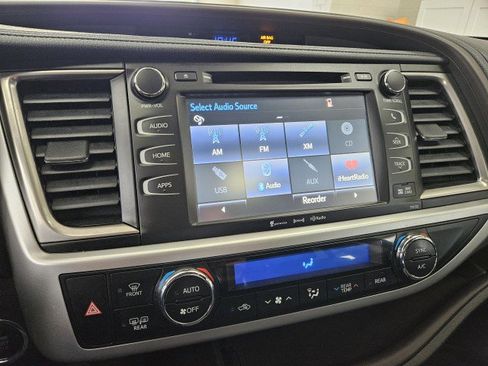 Used 2016 Toyota Highlander XLE image 26