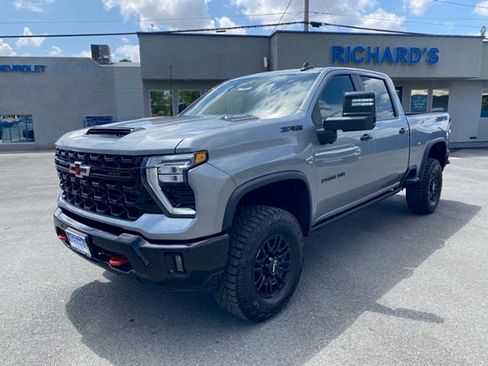 New 2026 Chevrolet Silverado 2500 ZR2 w/ LPO, Dark Essentials Package AWD/4WD image 8