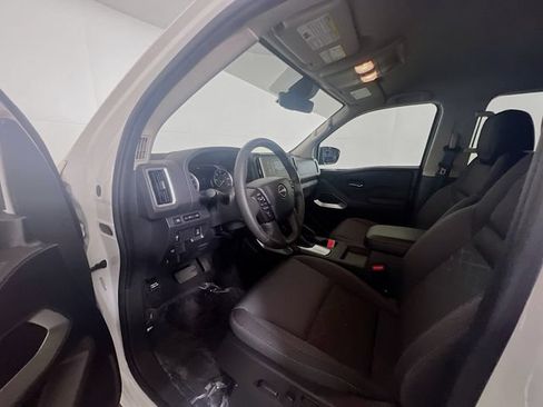 Used 2025 Nissan Frontier SV w/ SV Convenience Package RWD image 17