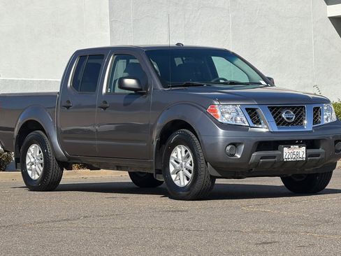 Used 2018 Nissan Frontier SV AWD/4WD image 5