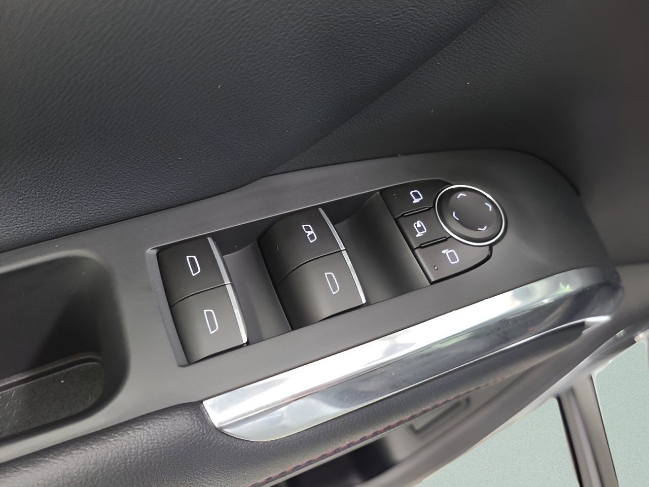 Used 2026 Chevrolet Traverse RS w/ LPO, Floor Liner Package AWD/4WD image 25