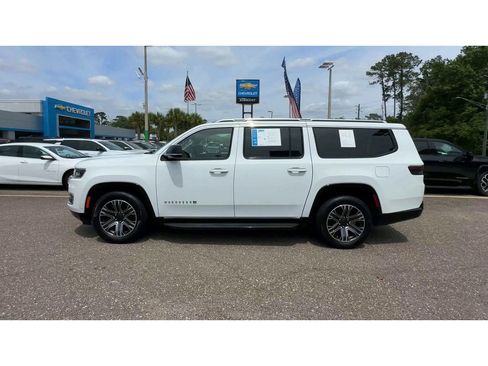 Used 2024 Jeep Wagoneer L Series II RWD image 5