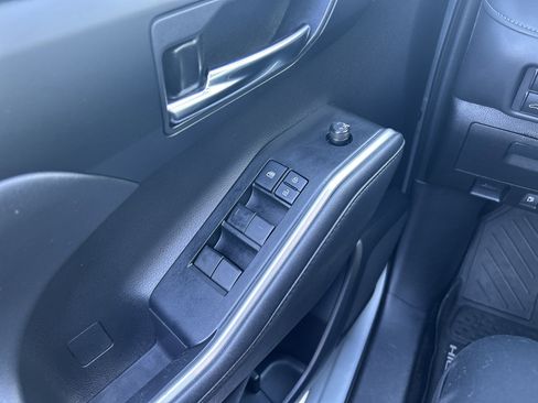 Used 2020 Toyota Highlander XLE image 23