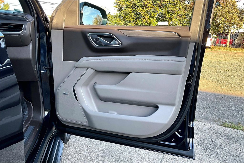 Used 2023 GMC Yukon SLT w/ SLT Luxury Package AWD/4WD image 23
