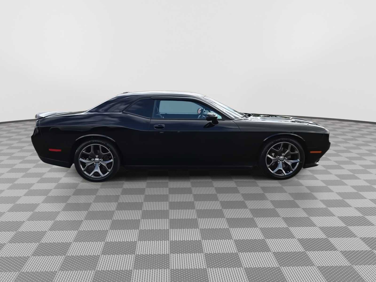 Used 2015 Dodge Challenger SXT w/ Sound Group RWD image 9
