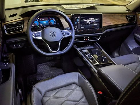 New 2026 Volkswagen Atlas SE image 12