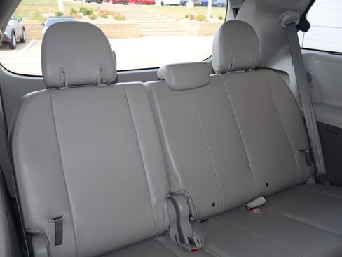Used 2014 Toyota Sienna XLE w/ XLE Premium Package FWD image 43