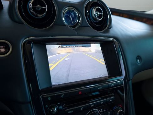 Used 2012 Jaguar XJ L RWD image 26