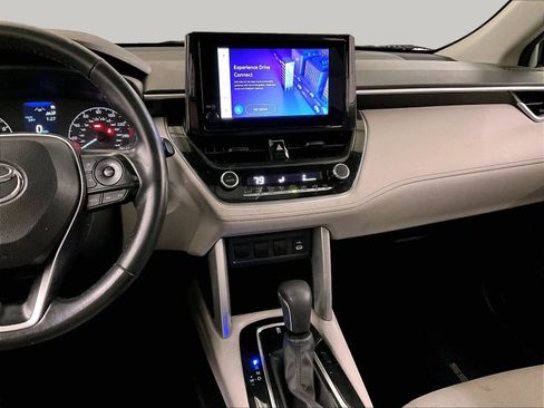 Used 2023 Toyota Corolla Cross LE w/ Moonroof Package image 6