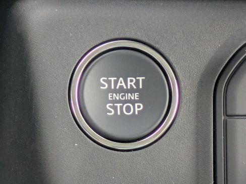 New 2026 Land Rover Defender 110 X-Dynamic SE image 18