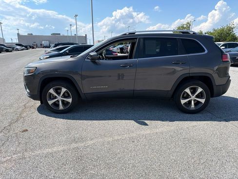 Used 2019 Jeep Cherokee Limited AWD/4WD image 3