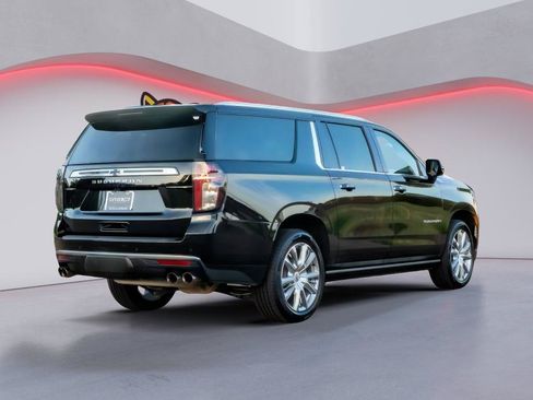 Used 2022 Chevrolet Suburban High Country AWD/4WD image 5