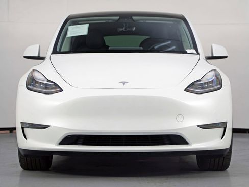 Used 2021 Tesla Model Y Long Range image 7