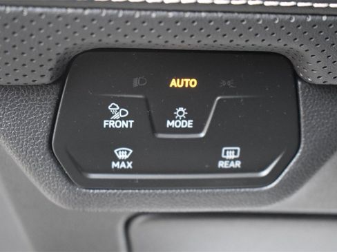 Used 2024 Volkswagen Atlas Cross Sport SE image 26