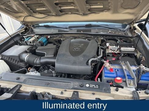 Used 2018 Toyota Tacoma TRD Sport image 25