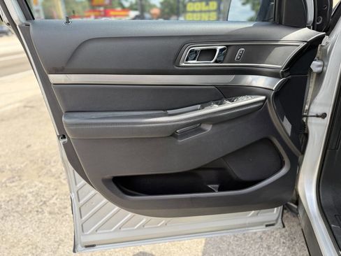 Used 2019 Ford Explorer XLT w/ Equipment Group 202A image 11