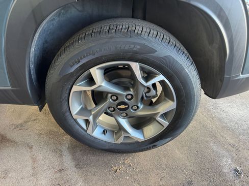 Used 2025 Chevrolet Trax LT image 28