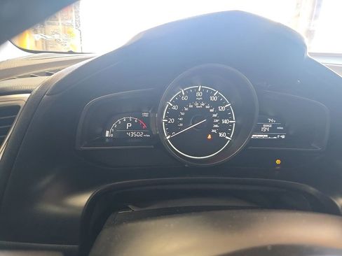 Used 2018 MAZDA MAZDA3 Touring FWD image 3