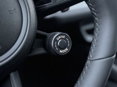 Certified 2024 Porsche Cayenne Coupe image 24