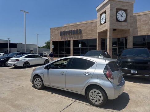 Used 2016 Toyota Prius C Two FWD image 2