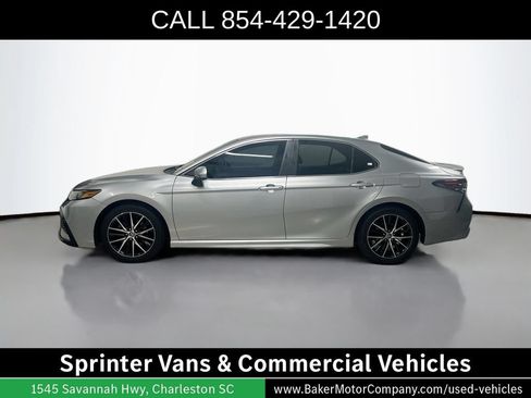 Used 2021 Toyota Camry SE FWD image 2