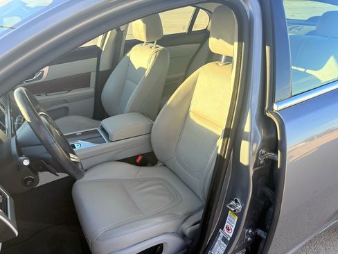 Used 2015 Jaguar XF Premium image 19