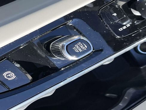 New 2026 Volvo XC60 B5 Ultra w/ Climate Package image 32