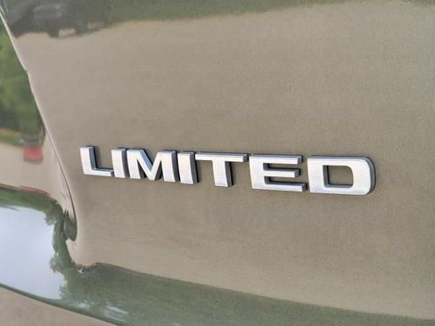 Used 2019 Jeep Cherokee Limited w/ Luxury Group AWD/4WD image 6