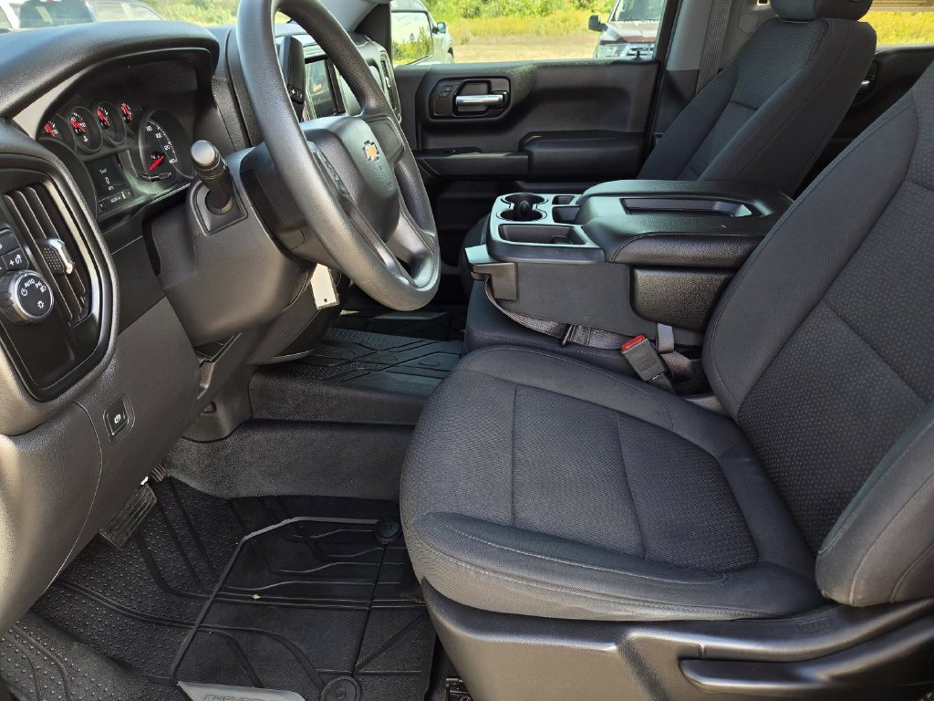 Used 2020 Chevrolet Silverado 1500 Custom w/ Custom Value Package RWD image 12