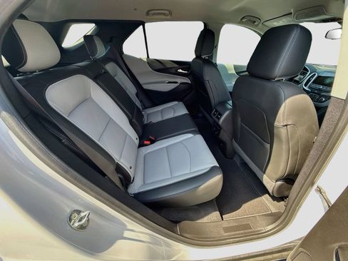 Used 2018 Chevrolet Equinox Premier FWD image 30