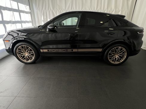 Certified 2025 Porsche Cayenne Coupe image 2