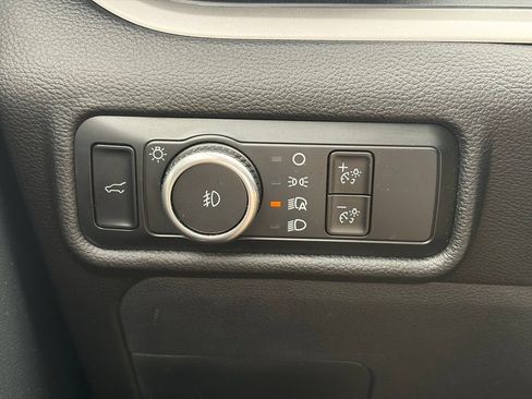 Used 2023 Ford Explorer XLT w/ Equipment Group 202A AWD/4WD image 31