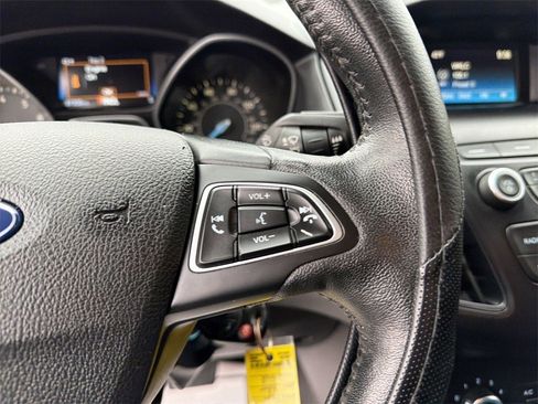 Used 2018 Ford Focus SE w/ Cold Weather Package image 19