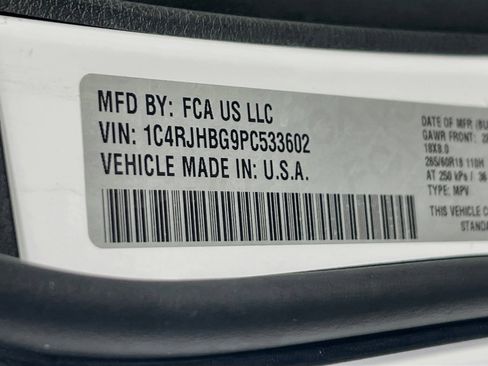 Used 2023 Jeep Grand Cherokee Limited image 31