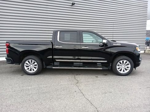 Used 2024 Chevrolet Silverado 1500 High Country w/ Technology Package image 2