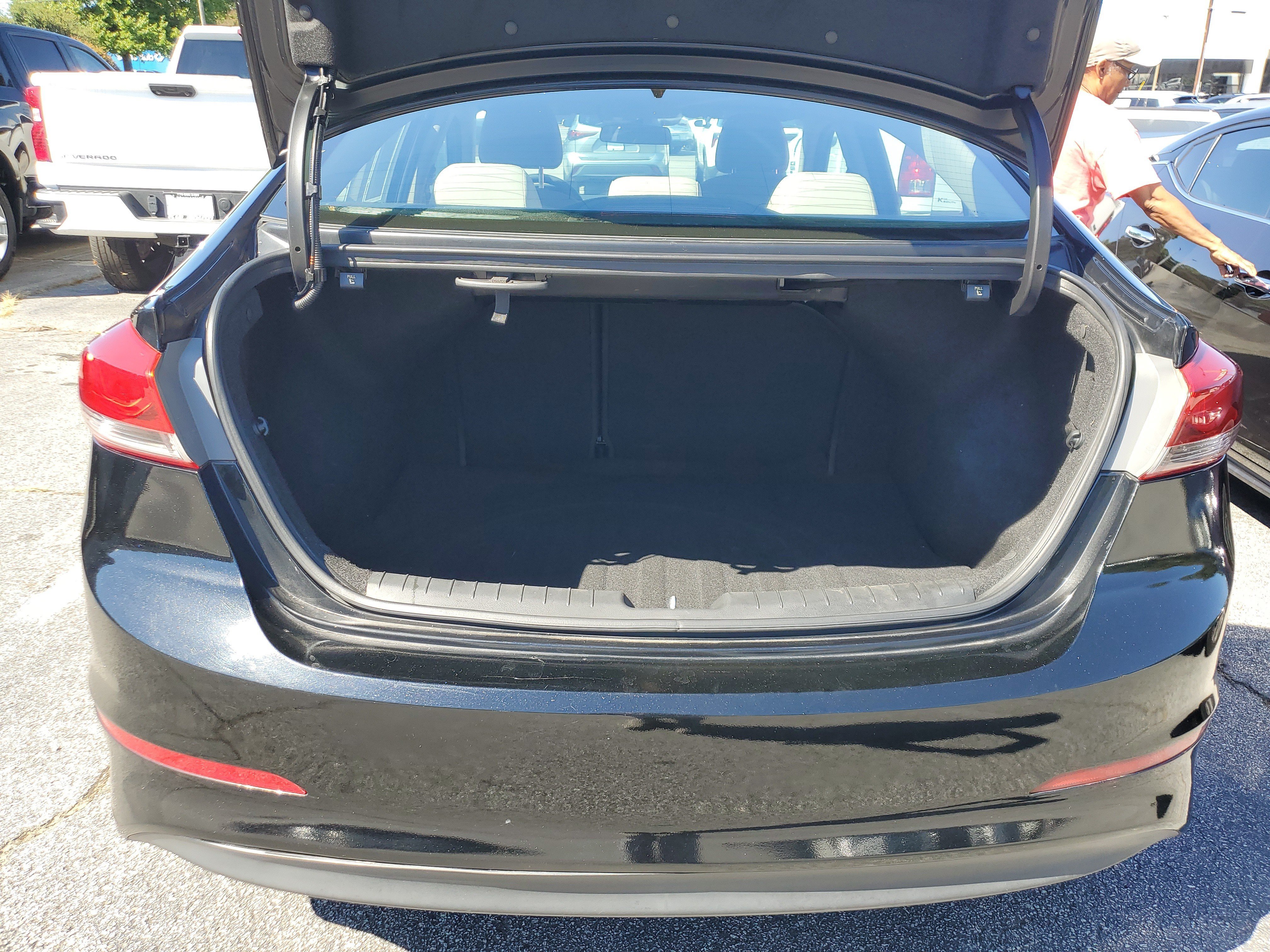 Used 2017 Hyundai Elantra SE FWD image 8
