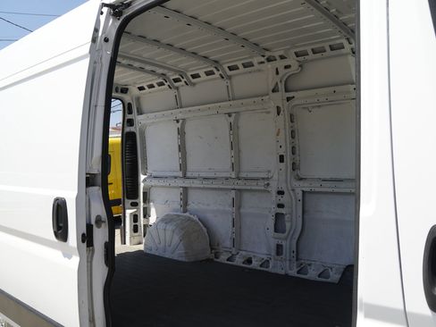 Used 2023 RAM ProMaster 2500 FWD image 12