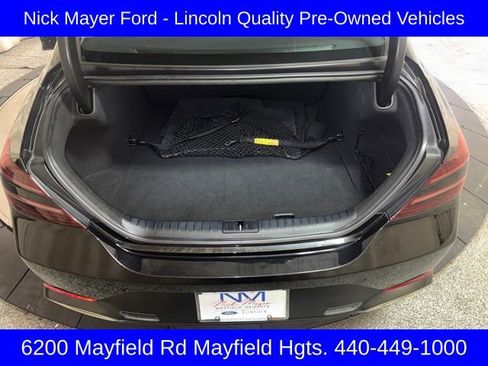 Used 2025 Genesis G70 2.5T image 9