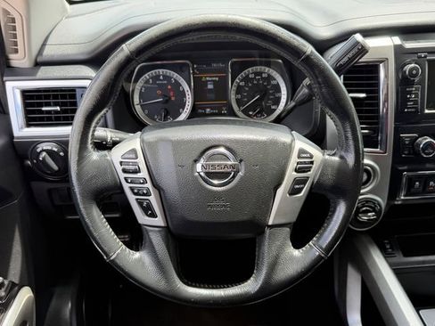 Used 2019 Nissan Titan SV w/ SV Convenience Package AWD/4WD image 13