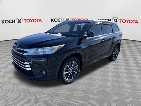 Used 2018 Toyota Highlander XLE image 3