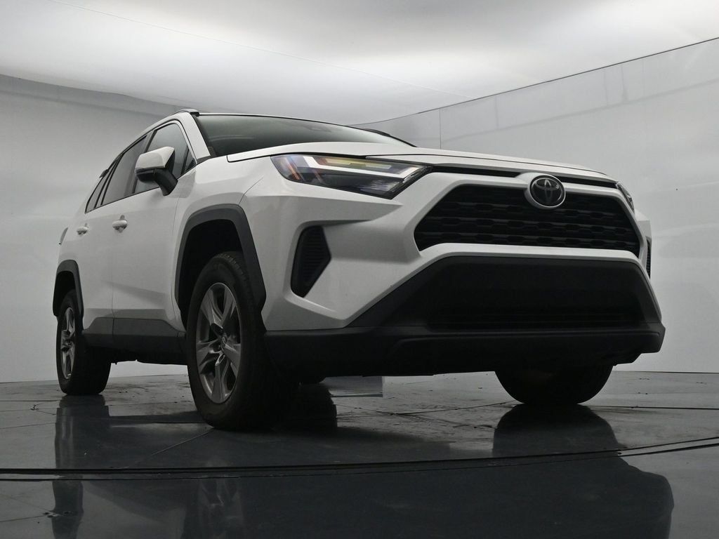Used 2024 Toyota RAV4 XLE AWD/4WD image 18