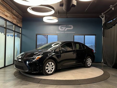 Used 2025 Toyota Corolla LE image 7