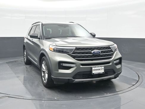 Certified 2020 Ford Explorer XLT w/ Equipment Group 202A image 8