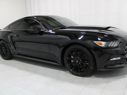Used 2016 Ford Mustang GT Premium w/ Black Accent Package RWD image 4