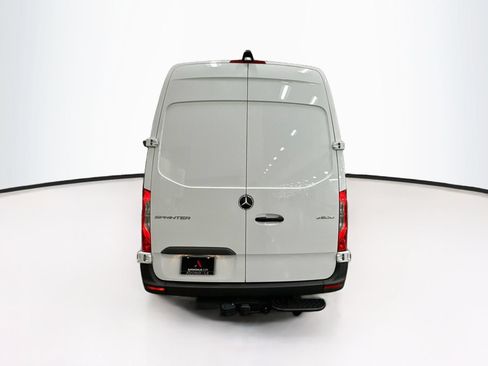 Used 2025 Mercedes-Benz Sprinter 2500 image 7