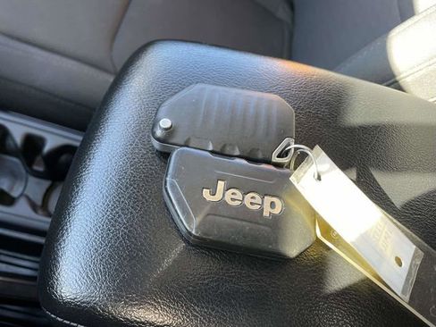 Used 2021 Jeep Wrangler Sport image 33