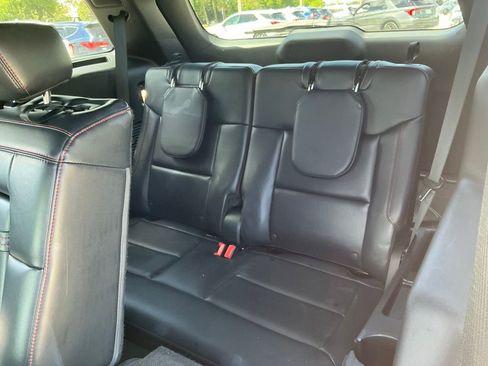 Used 2025 Ford Explorer ST-Line w/ ST-Line Street Pack AWD/4WD image 28