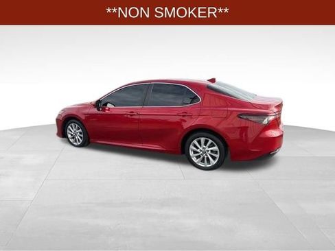 Used 2023 Toyota Camry LE image 4