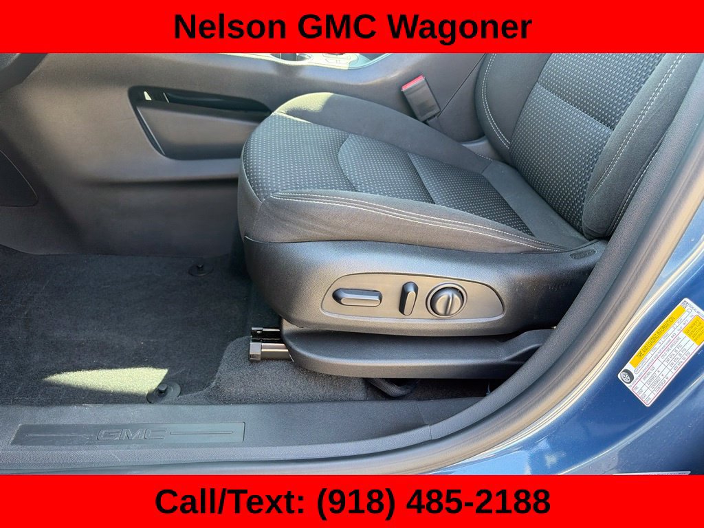 Used 2024 GMC Terrain SLE w/ Driver Convenience Package FWD image 15