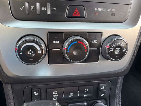 Used 2015 GMC Acadia SLE image 27